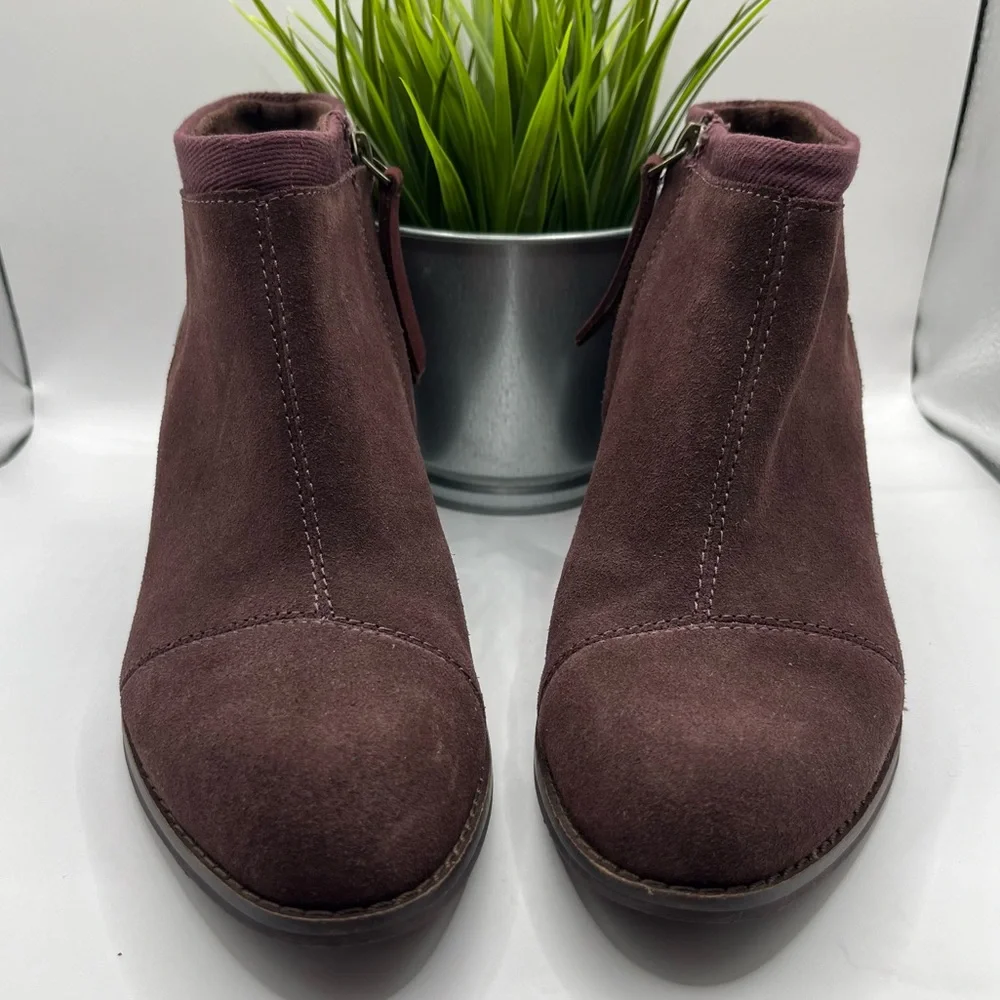 Toms Women's Loren Suede/Metallic Block Heel Ankle Bootie Burgundy 7.5 - Picture 2 of 8